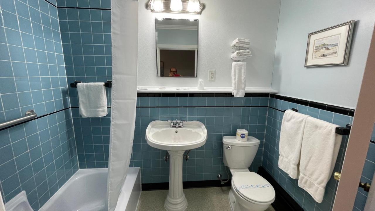 Bucksport Inn Екстериор снимка