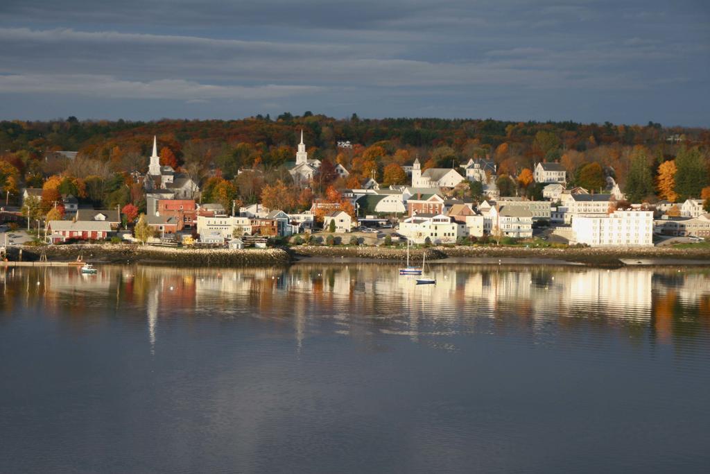 Bucksport Inn Екстериор снимка