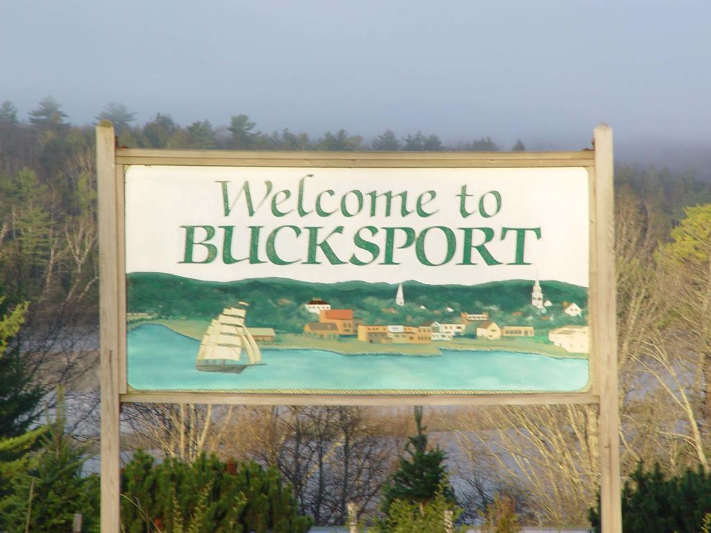 Bucksport Inn Екстериор снимка