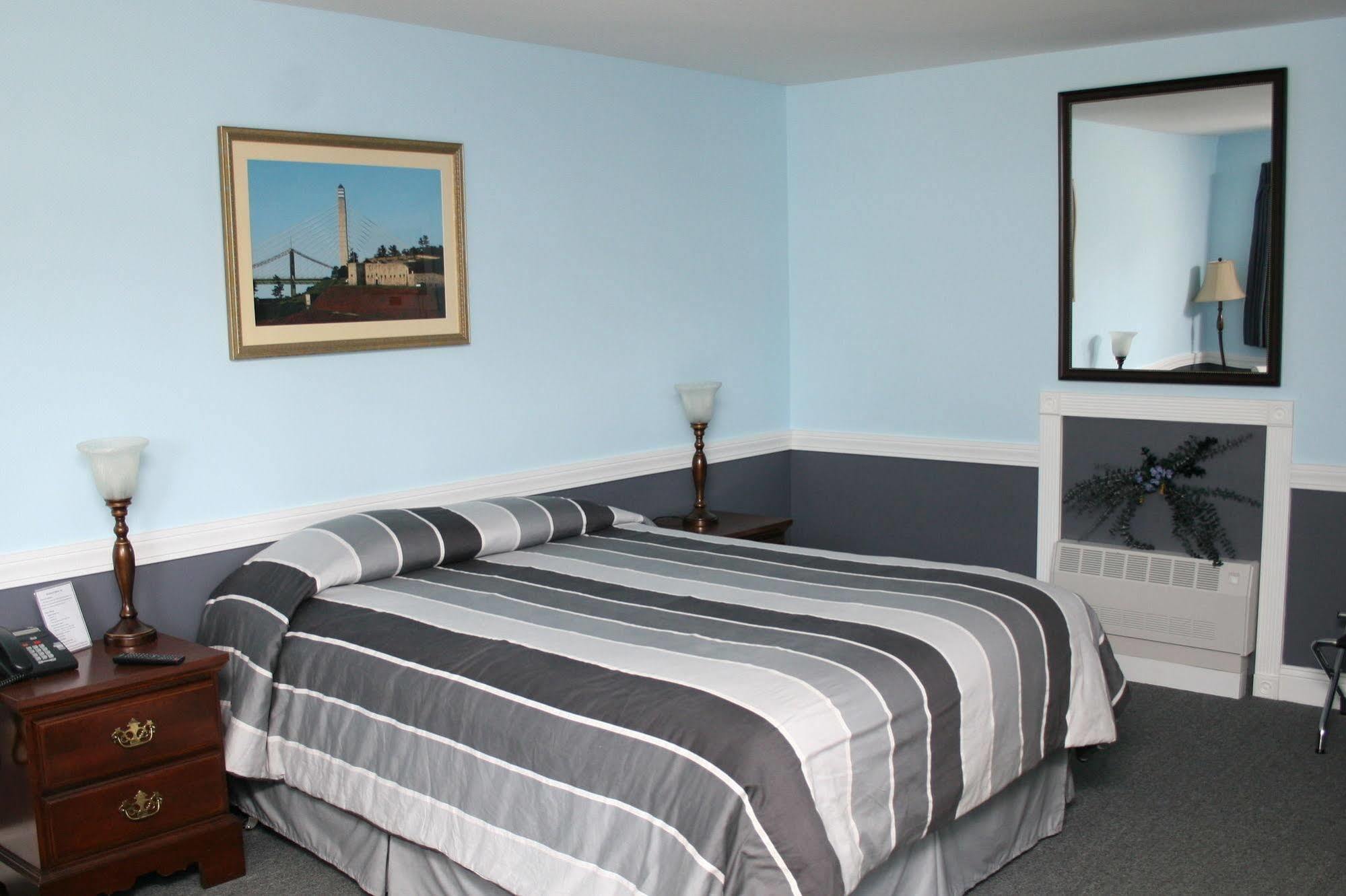 Bucksport Inn Екстериор снимка